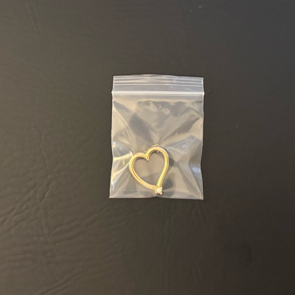 Vintage Gold Colored Heart Brooch/Pendant with Crystal Diamond Accent - Picture 10 of 10